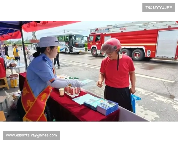 泰安市民温情行动为竞走选手递送冰袋 解暑又暖心 交通管制下的爱心传递 泰安市民温情行动为竞走选手递送冰袋 解暑又暖心 交通管制下的爱心传递